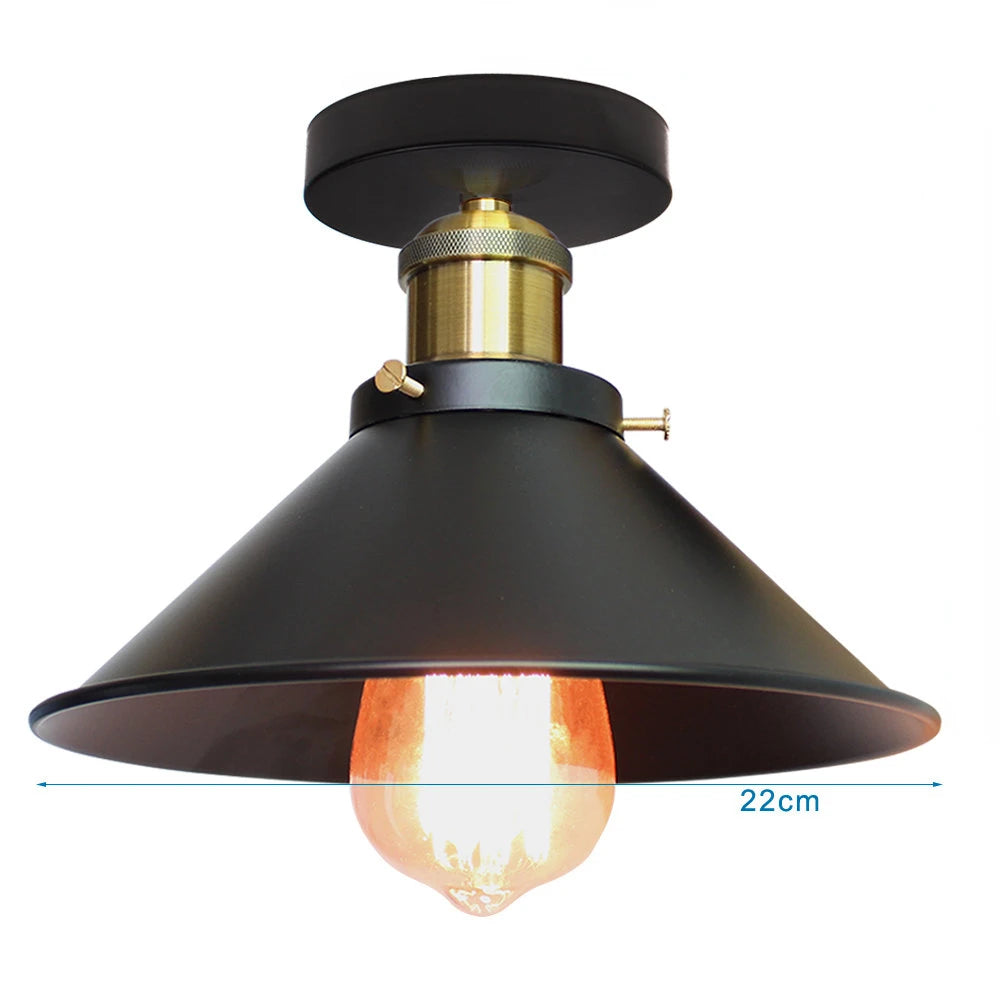 Éclairage industriel vintage au plafond