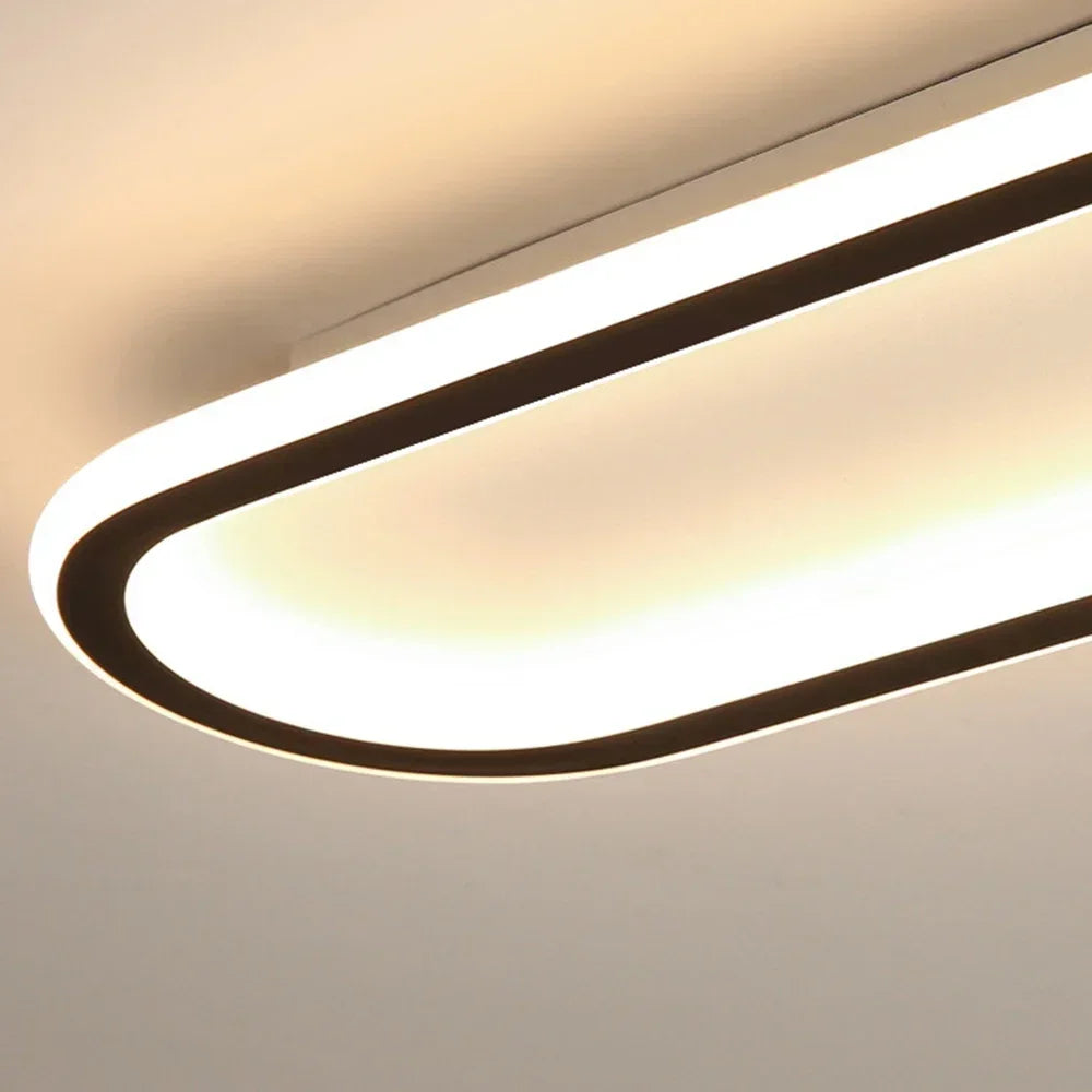 Éclairage dans le plafond ovale