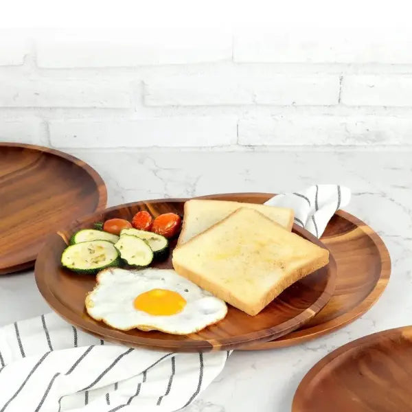 Ustensiles de cuisine en plateau en bois