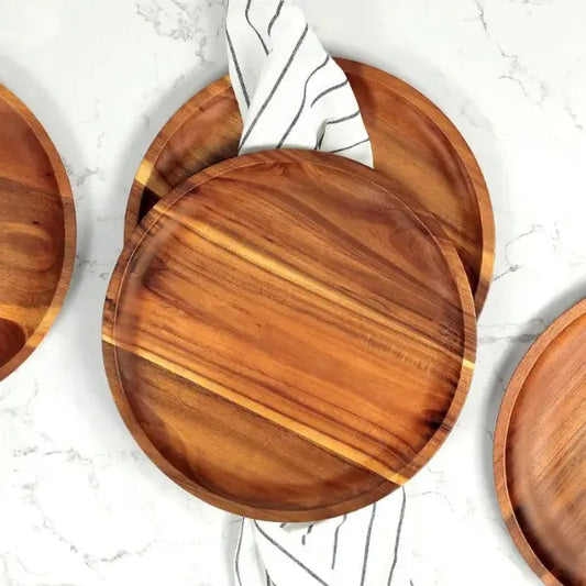 Ustensiles de cuisine en plateau en bois